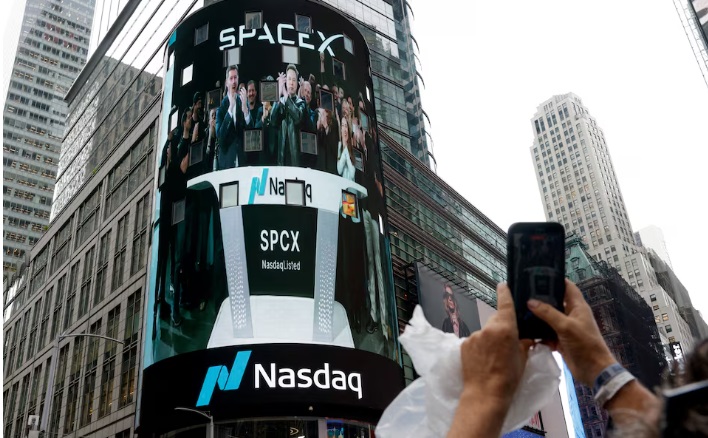 SpaceX shares decline after IPO rally